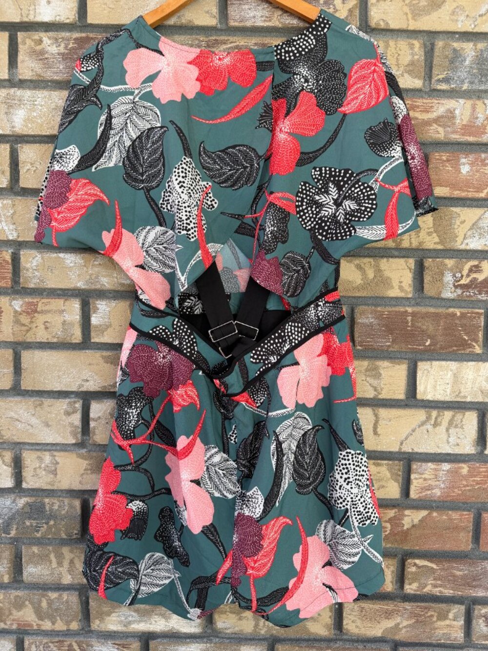 Adelyn Rae Tropical Floral Criss Cross Cutout Back Romper Teal Green L NWOT - Picture 3 of 11